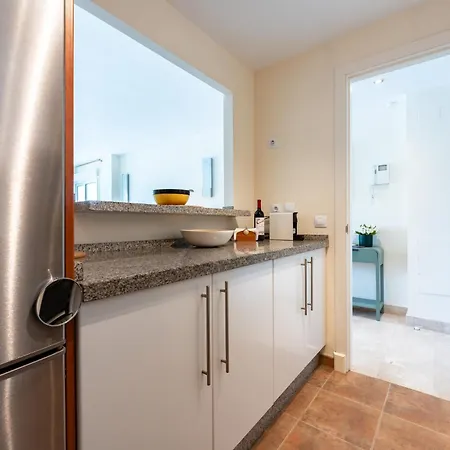 Iris Apartment *